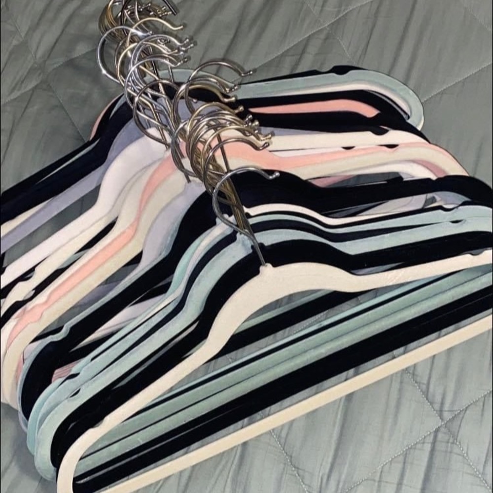 50 Pack- Velvet Hangers Non Slip